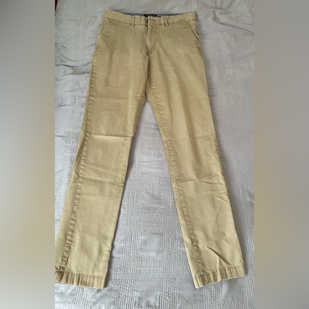 Banana republic men’s Fulton chino’s- 32x34 - khaki
